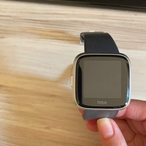 Fitbit Versa Light- black face with gray wristband